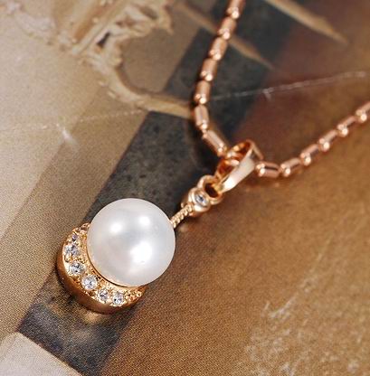 8MM WHITE PEARL CZ PENDANT+FREE CHAIN